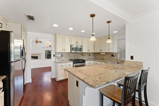 50 Rollingbrook Cir, Sacramento, CA 95833