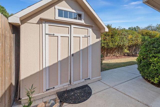 50 Rollingbrook Cir, Sacramento, CA 95833