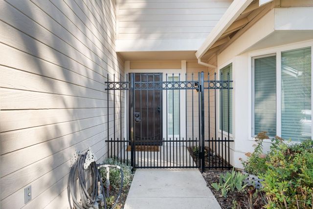 50 Rollingbrook Cir, Sacramento, CA 95833