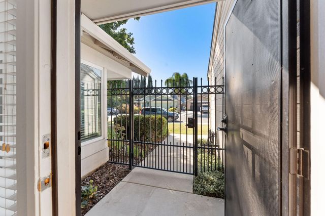 50 Rollingbrook Cir, Sacramento, CA 95833
