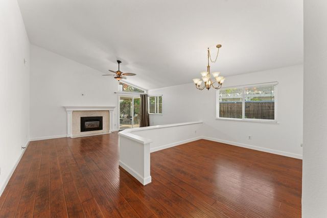 50 Rollingbrook Cir, Sacramento, CA 95833