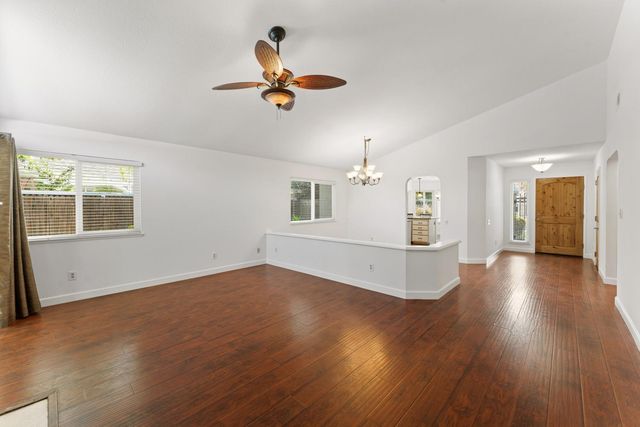 50 Rollingbrook Cir, Sacramento, CA 95833