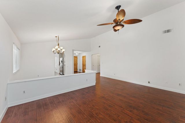 50 Rollingbrook Cir, Sacramento, CA 95833