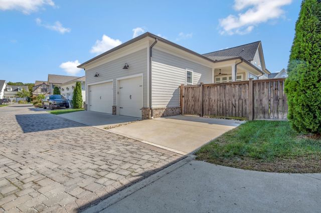 808 Carsten St, Nashville, TN 37221