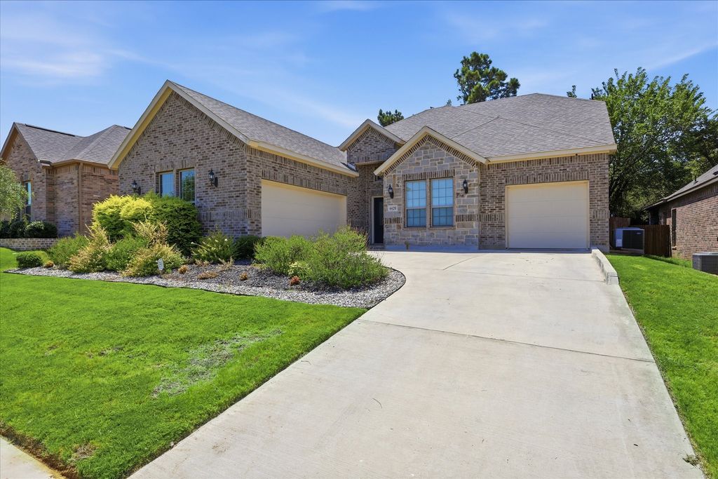 4428 Terraview Drive, Arlington, TX 76001