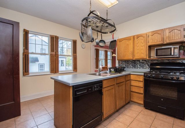 1112 University Drive S, Fargo, ND 58103