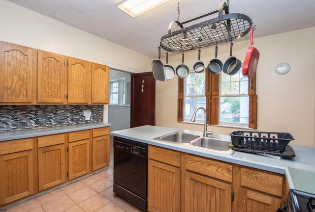 1112 University Drive S, Fargo, ND 58103