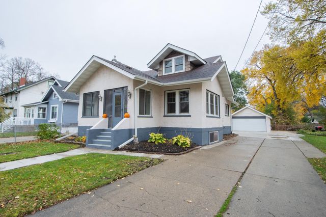 1112 University Drive S, Fargo, ND 58103