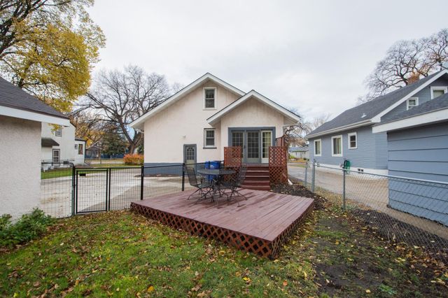 1112 University Drive S, Fargo, ND 58103