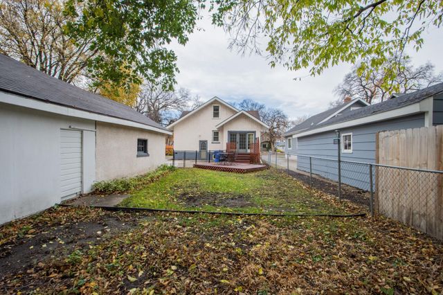 1112 University Drive S, Fargo, ND 58103