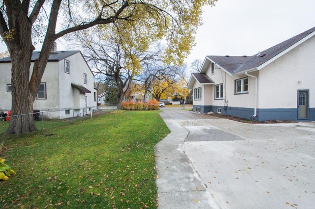 1112 University Drive S, Fargo, ND 58103