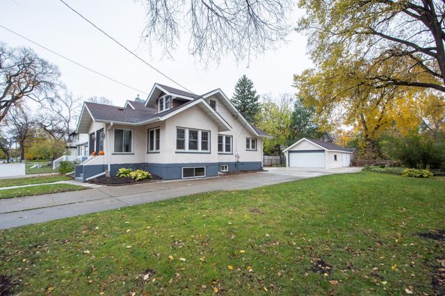 1112 University Drive S, Fargo, ND 58103