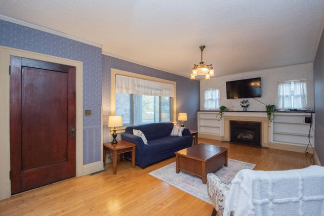 1112 University Drive S, Fargo, ND 58103