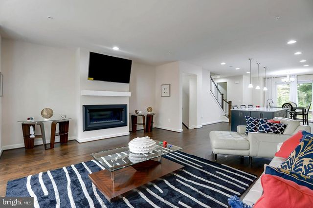 520 HARBORVIEW DR, Oxon Hill, MD 20745
