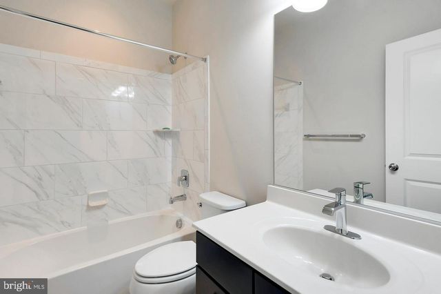 520 HARBORVIEW DR, Oxon Hill, MD 20745