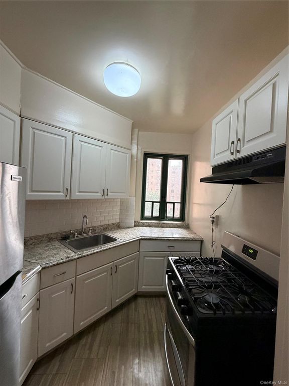 20 Metropolitan Oval 5E, Bronx, NY 10462 — photo 3
