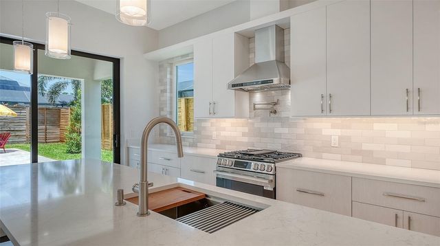 2225 FLORINDA STREET, Sarasota, FL 34231