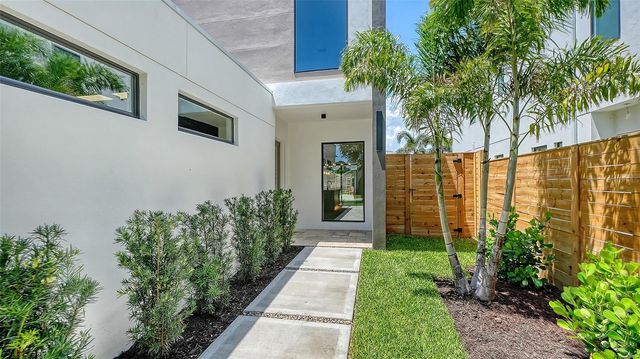 2225 FLORINDA STREET, Sarasota, FL 34231