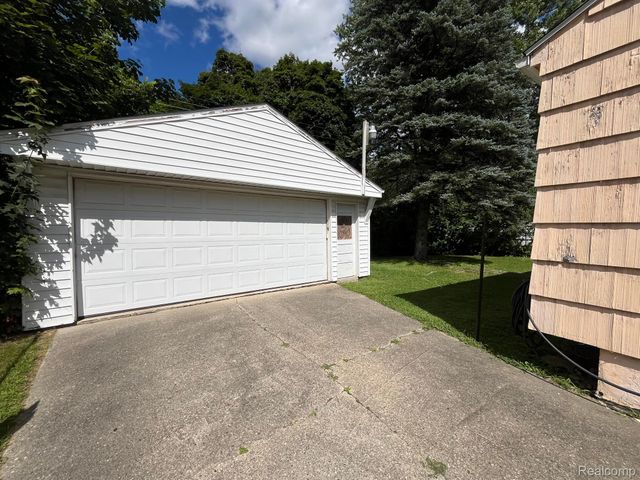 1826 GREENBROOK Lane, Flint, MI 48507