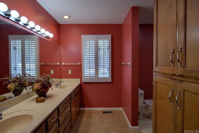 10 Berlanga Circle, Hot Springs Village, AR 71909