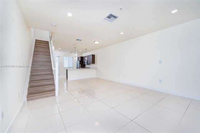 10290 NW 64th Ter 103, Doral, FL 33178