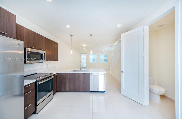 10290 NW 64th Ter 103, Doral, FL 33178