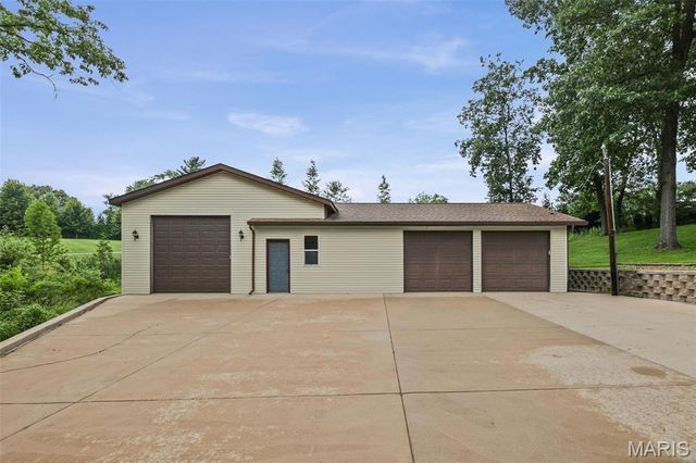 3871 Ridge View Road, Edwardsville, IL 62025