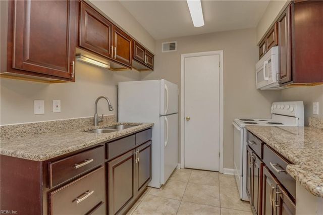 1226 Little Bay Ave Apt 6, Norfolk, VA 23503