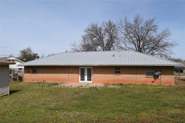 508 Cottonwood Lane, Tecumseh, OK 74873