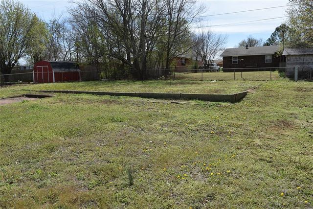 508 Cottonwood Lane, Tecumseh, OK 74873