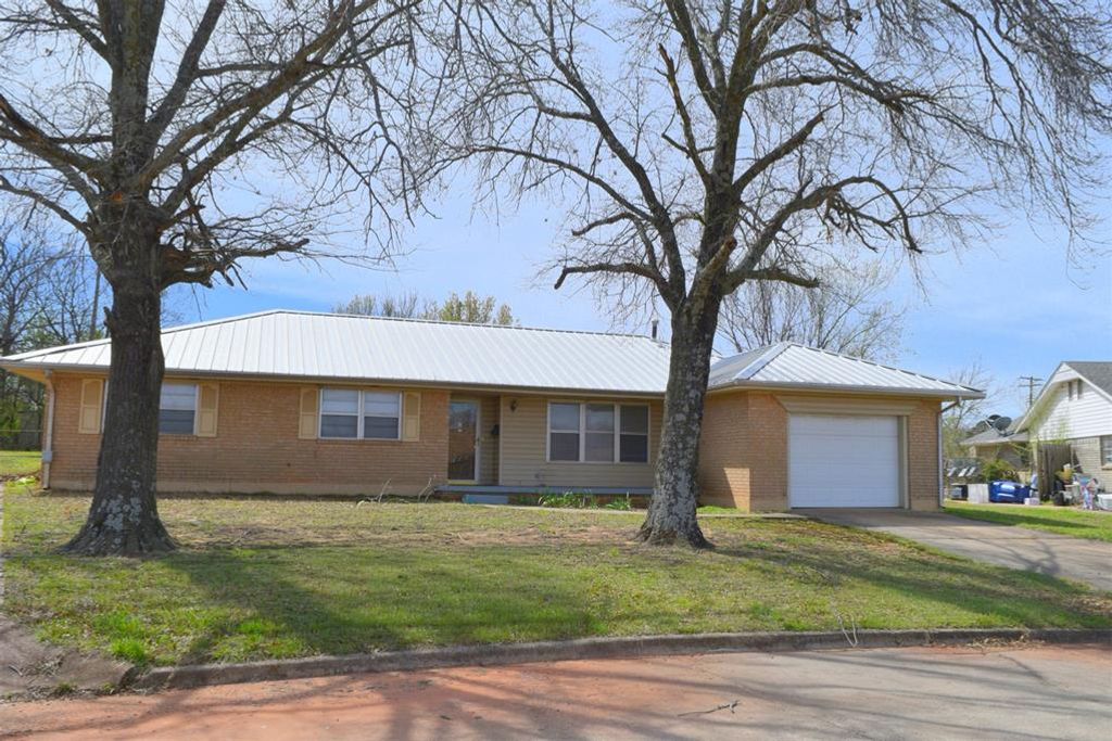 508 Cottonwood Lane, Tecumseh, OK 74873