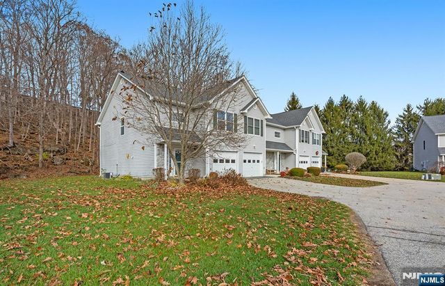 14 Druid Lane, Hardyston, NJ 07419