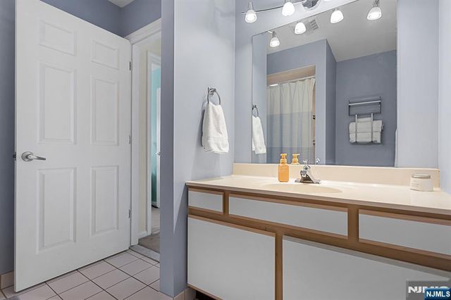 14 Druid Lane, Hardyston, NJ 07419