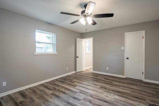 2201 Kings Rd, Jacksonville, TX 75766