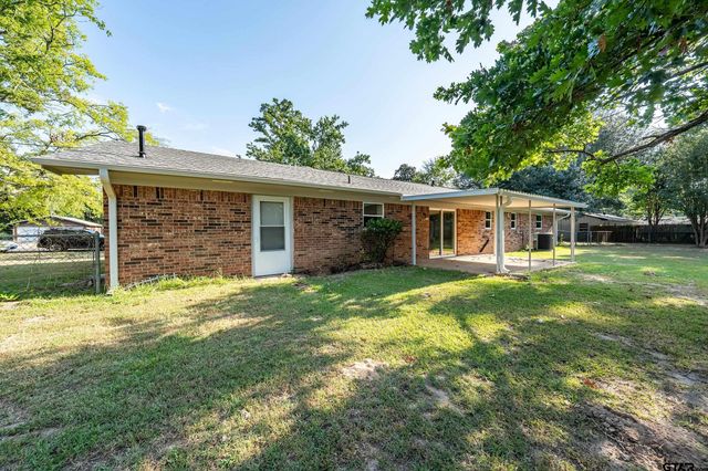 2201 Kings Rd, Jacksonville, TX 75766