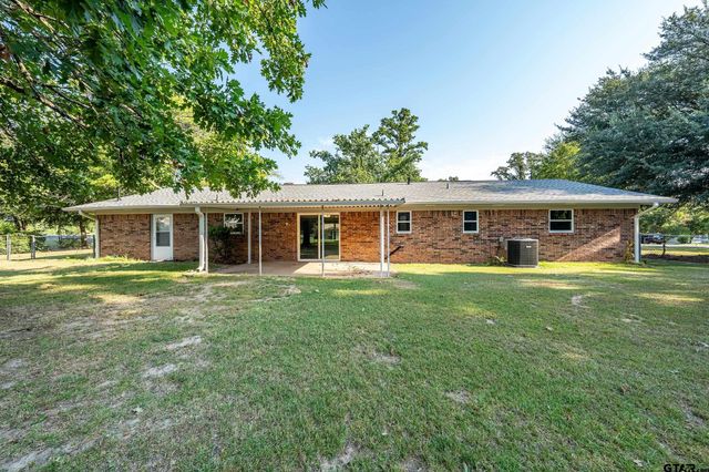 2201 Kings Rd, Jacksonville, TX 75766