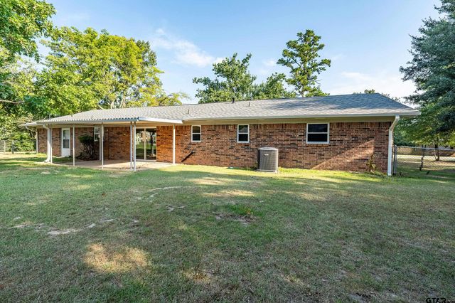 2201 Kings Rd, Jacksonville, TX 75766