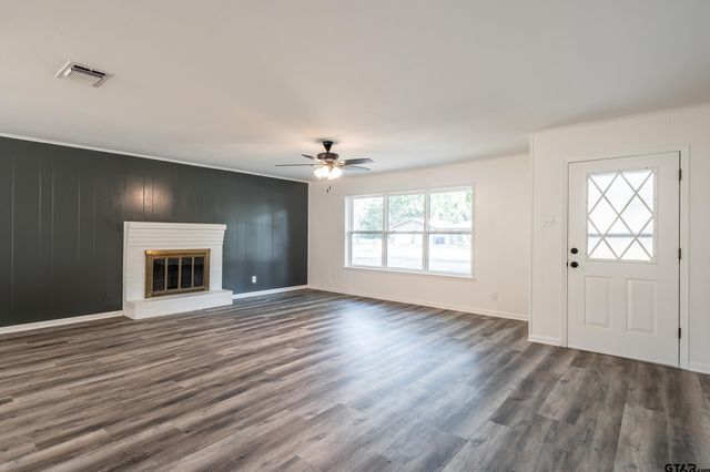 2201 Kings Rd, Jacksonville, TX 75766