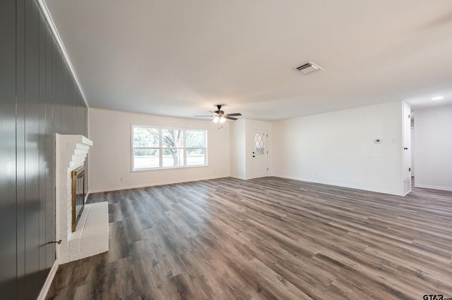 2201 Kings Rd, Jacksonville, TX 75766