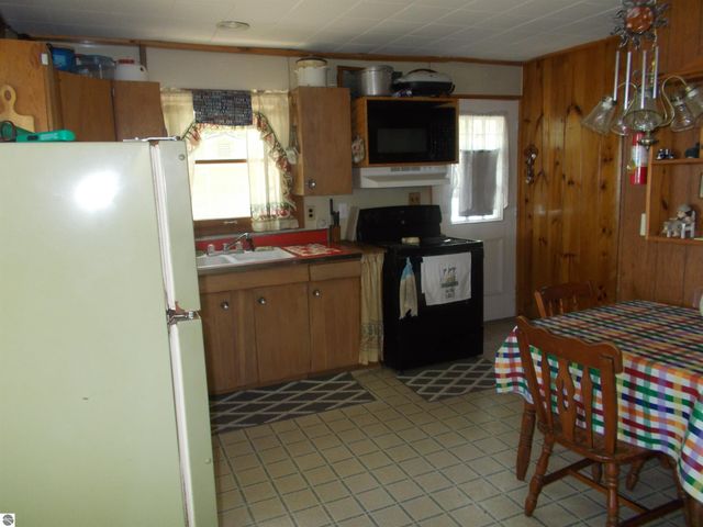 5469 Ridge Road, Hale, MI 48739