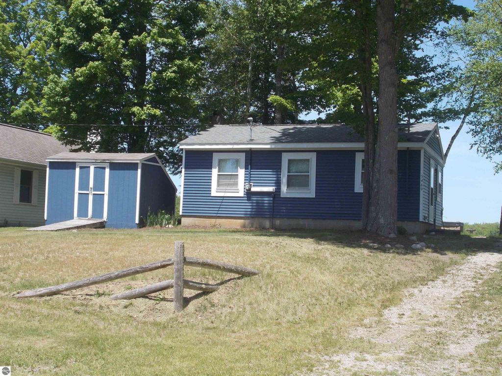 5469 Ridge Road, Hale, MI 48739