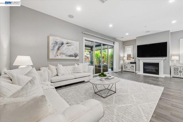 2730 Mount Dana Dr, Dublin, CA 94568