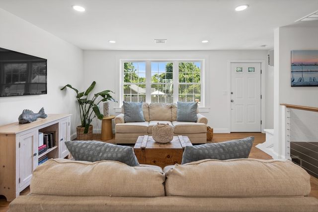 6 Stenbeck Pl, Scituate, MA 02066