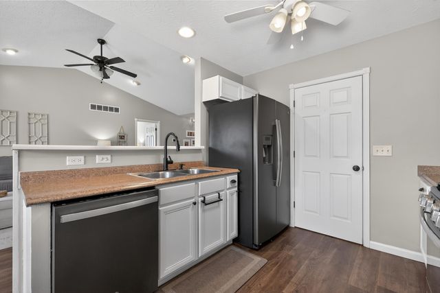 1652 Hogan Lane, Florence, KY 41042