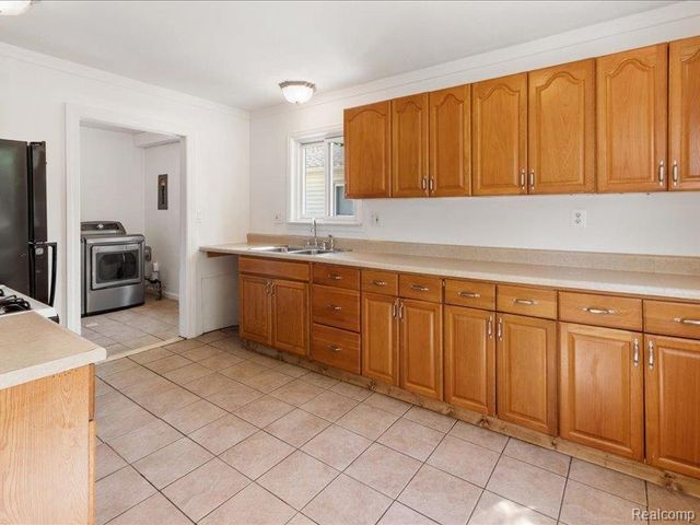9255 Sylvia Street, Taylor, MI 48180