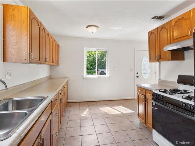 9255 Sylvia Street, Taylor, MI 48180