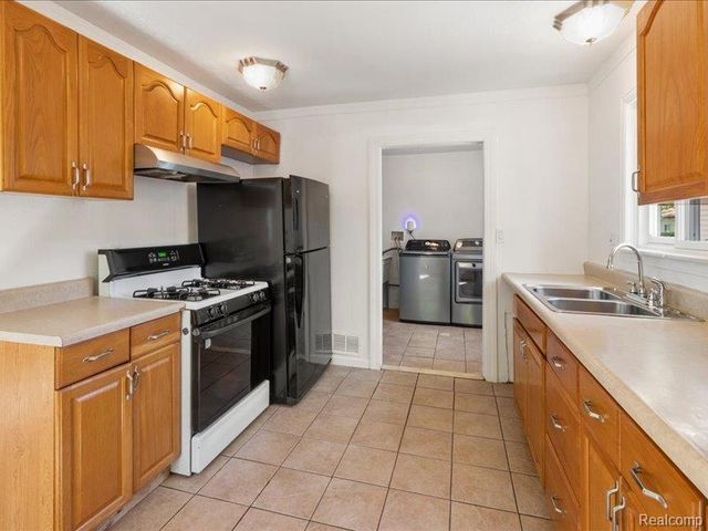 9255 Sylvia Street, Taylor, MI 48180