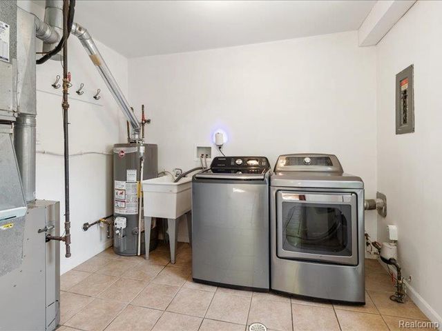 9255 Sylvia Street, Taylor, MI 48180