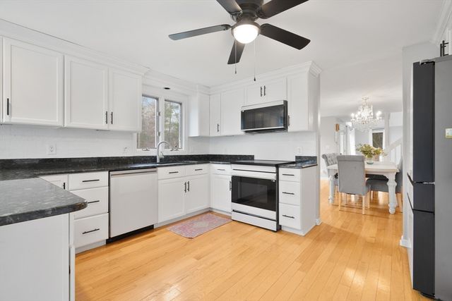 10 Jethol Dr, Freetown, MA 02702