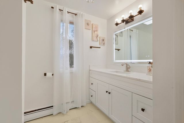 10 Jethol Dr, Freetown, MA 02702